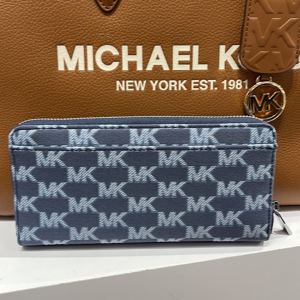 Michael Kors Men’s Women’s Cooper Tech Zip Around Wallet
Navy Multi Unisex
NWT - Picture 3 of 16